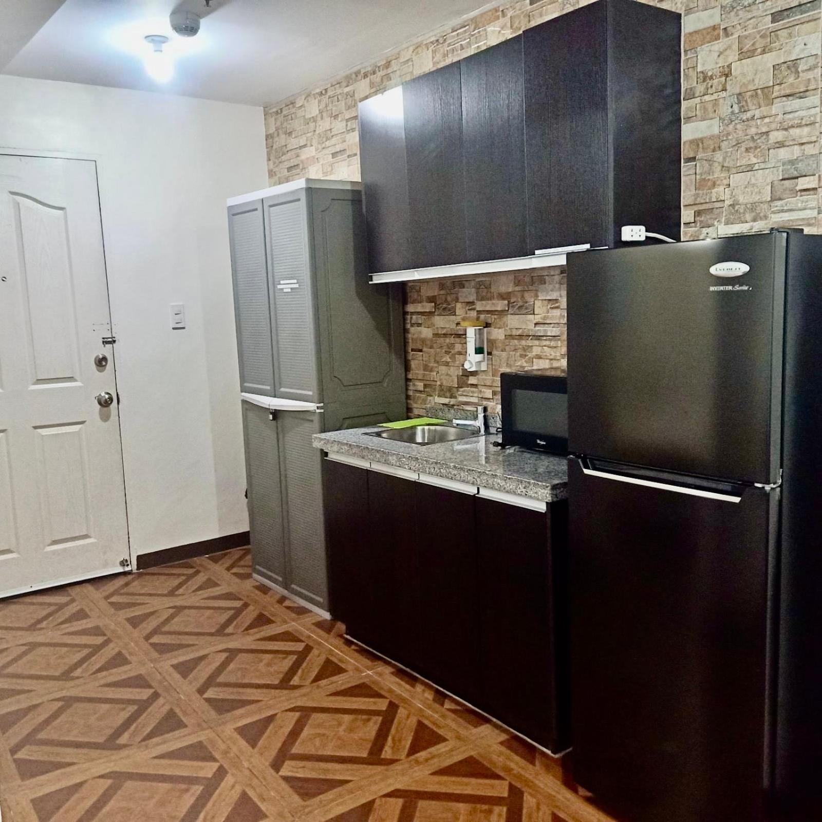 Affordable Makati Apt マニラ市 エクステリア 写真